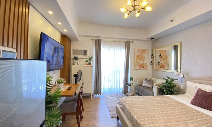 Lapu-Lapu Condo | Comfy Condo Near Mactan Airport w/Fast WIFI | Free Netflix