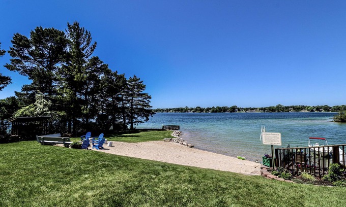 Traverse City Cottage | Comfy Cottage with Shared Waterfront on Silver Lake