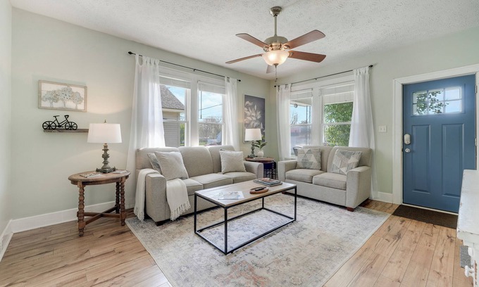 Paducah House | Comfy Midtown Retreat - Centrally located!