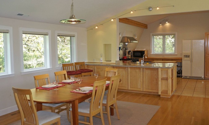 Springfield House | Comfy, Well-Appointed Guest House with a Beautiful View!