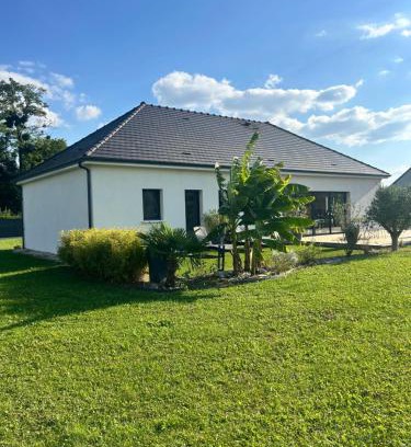 Neuvy-Sautour House | Comme à la maison