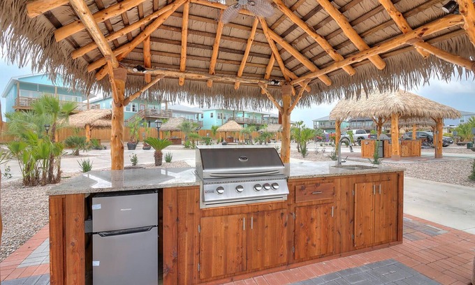 Port Aransas RV Rental | Community Pool, In Town, Dog Park, Fishing, Wifi, Laundry Room, Walking Paths