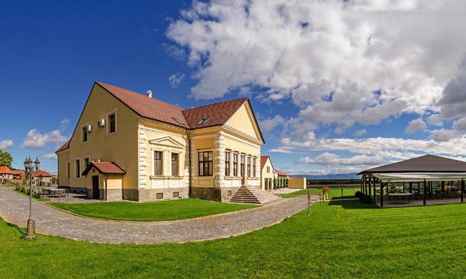 Moacsa House | Conacul Benke