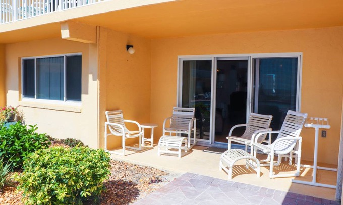 New Smyrna Beach Condo | Condo ∙ 2 bedrooms ∙ 6 guests