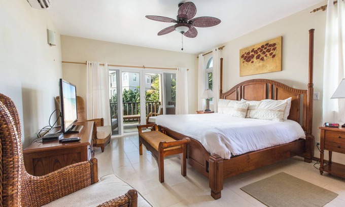 Shoal Bay Condo | Condo- 2 King Suites on Shoal Bay!