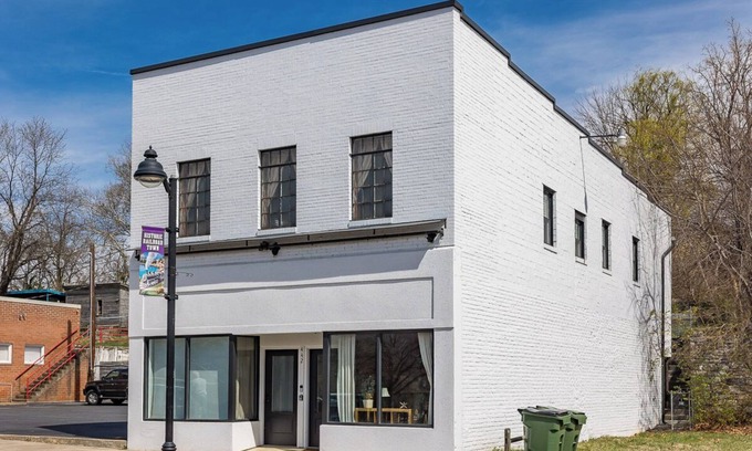 Shenandoah Apartment | Conductor's Suite at the Depot in charming Shenandoah