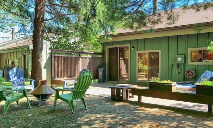 Hidden Valley House | 🌸 Connecting Families with Nature: Spring Escape at Hidden Valley Resort! 🌄