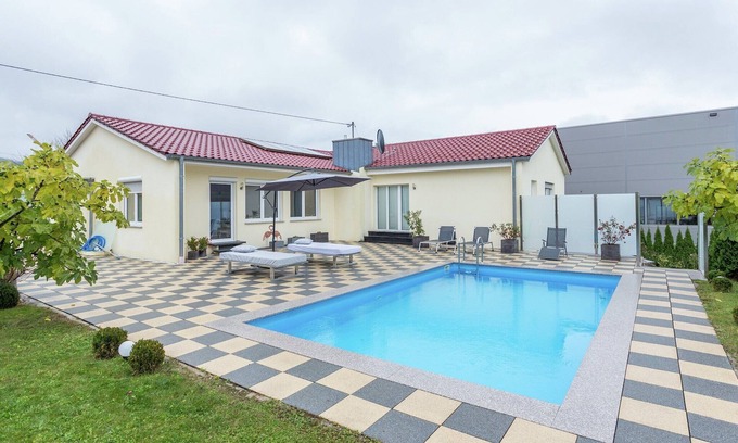 Markdorf Apartment | Constance Hideaway with Pool