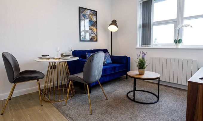 Bolton Apartment | Contemporary 1 Bedroom Apartment, Central Bolton