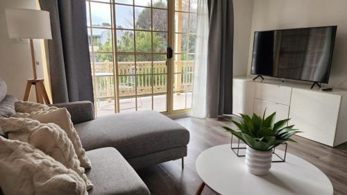 Manuka House | Contemporary 2BR Apt w Free Parking - Hosted by Canstay