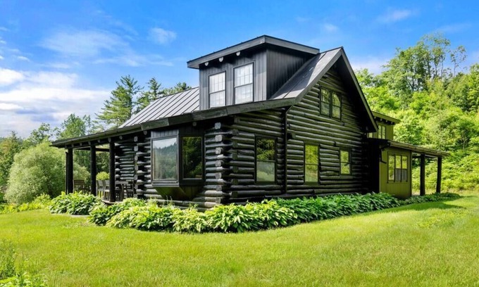 Ludlow Cabin | Contemporary 4-BR Cabin 5-min to Okemo