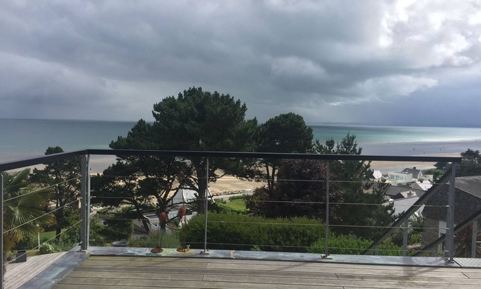Plerin House | Contemporary house with exceptional sea view, two minutes from the beach