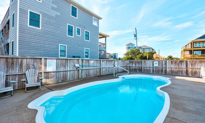 Waves House | Contemporary house with pool, hot tub, central AC, washer/dryer, deck, & balcony