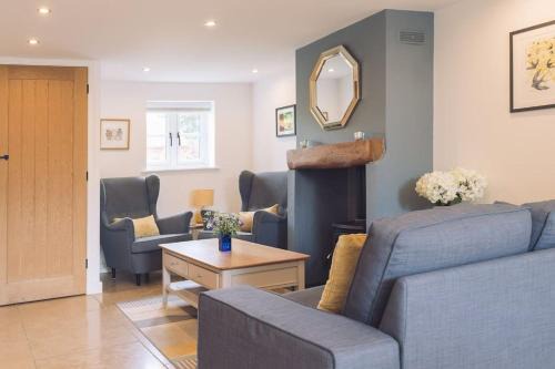 Southam House | Contemporary mid-terrace cottage