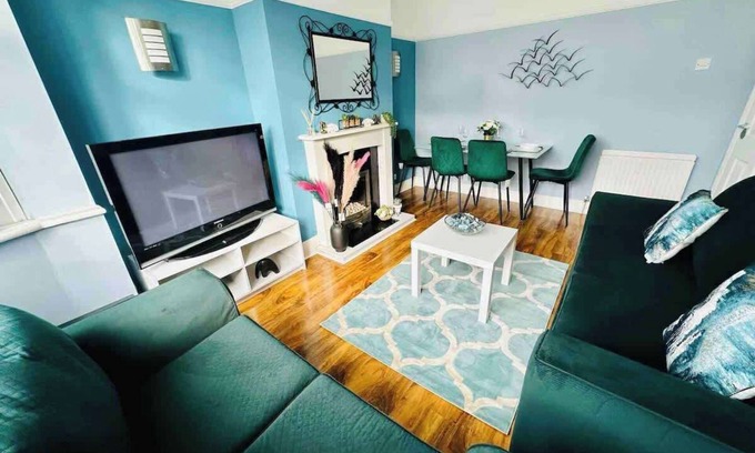 Westcliff-on-Sea House | Contractor Friendly | 2 Bath | Long Stay’s | Wifi