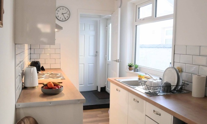 Stoke-on-Trent House | Contractors and relocators - new 3-beds house