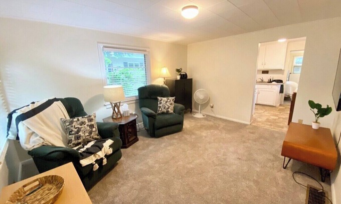 Traverse City House | Convenient 2 Bedroom Home in Traverse City