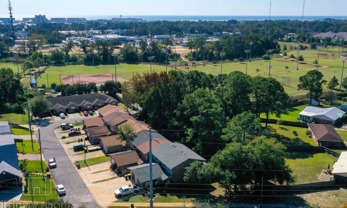 Fort Walton Beach Condo | Convenient End Condo | Heart of Fort Walton Beach | Pet Friendly | Fenced | Close to Beaches & Bases