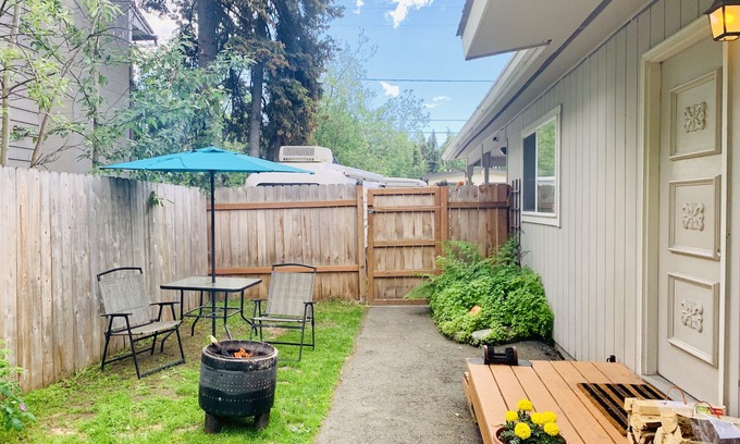 North Star House | Convenient location. Fully stocked kitchen. Washer & Dryer in unit.