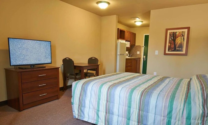 Pleasanton House | Convenient Stay! 4 Relaxing Units with Free Parking and Fully-equipped Kitchens!
