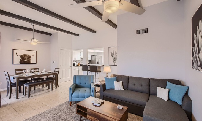 Tempe House | Cool & Comfy Tempe Townhome - Walk to Sloan Park, min to ASU, Town Lake or Mill!