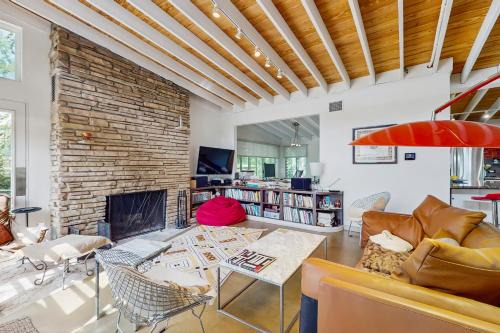 Barton Hills House | Cool Mid-Century Modern 3/2