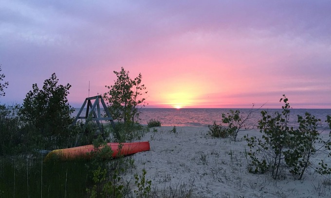 Greenbush House | Cool vibes w/150' private beach, big views, trees, like northern Cali retreat