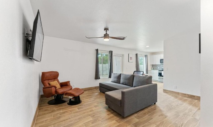 Coolidge Apartment | Coolidge 3bd 2ba upgraded apartment with amenities