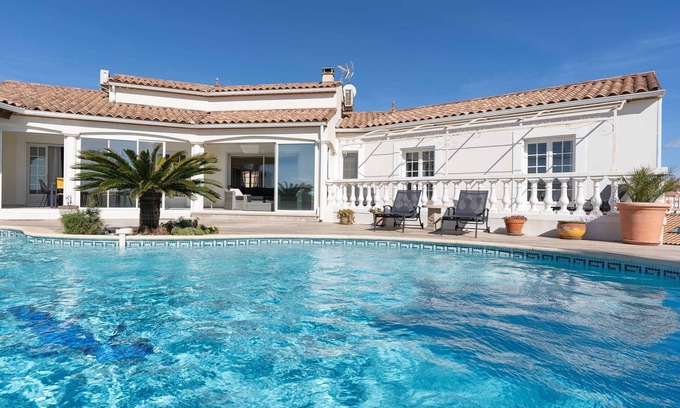 Fleury House | COR4 Spacious villa with private swimming pool, sea view SAINT PIERRE LA MER