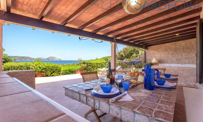 Tiriddo Villa | Coral Coast Spectacular villa with the beach below the house