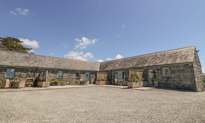 Talybont Cottage | CORNEL GLYD, pet friendly, luxury holiday cottage in Talybont