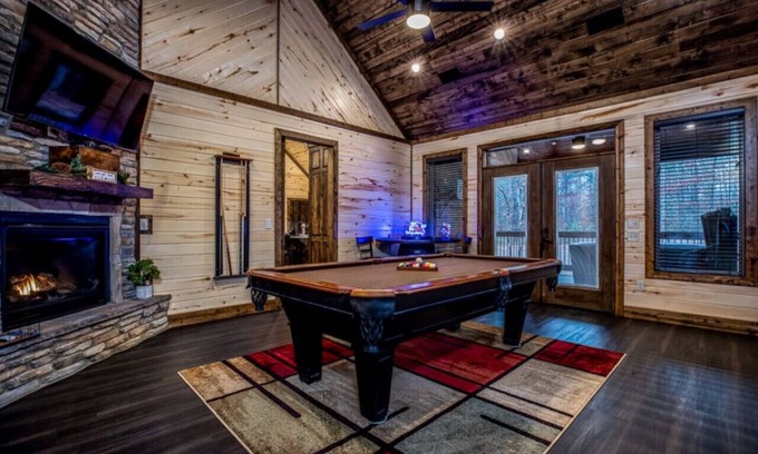 Octavia Cabin | Corner Pocket Escape