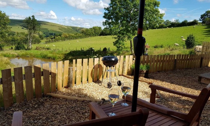 Newcastle-on-Clun Cabin | Cornflour Cozy Cabin Retreat