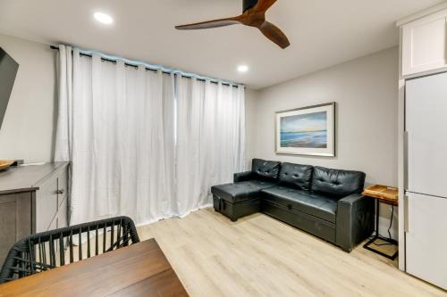 North Beach Apartment | Corpus Christi Surfside Suite with Beach Access!