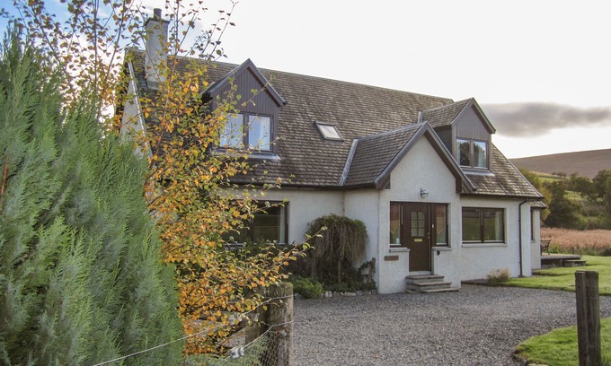 Grantown-on-Spey Cottage | CORRIEMHOR BEAG, pet friendly, with a garden in Grantown-On-Spey