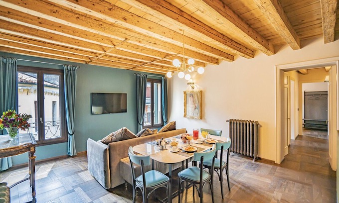 Castello Apartment | Corte Rubbi 9 Canal View