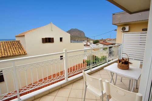 Monemvasia Apartment | Cosmo Rooms - Seaside Elegance with Views of Monemvasia Castle