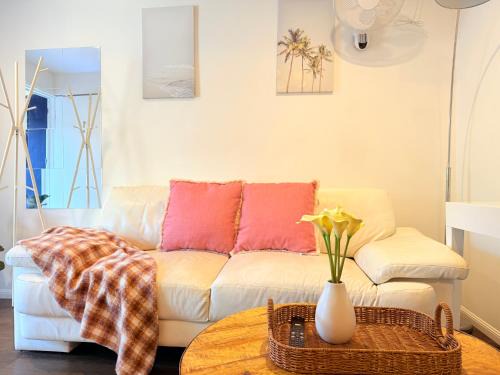 Paddington Villa | Cosy 2BR Paddington Home with Parking