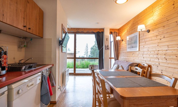 Chamrousse Apartment | Cosy 4/6-person apartment with terrace