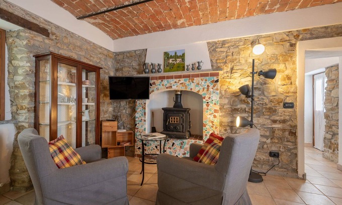 Monastero Bormida Apartment | Cosy apartment for 2 people with WIFI, pool, TV and parking
