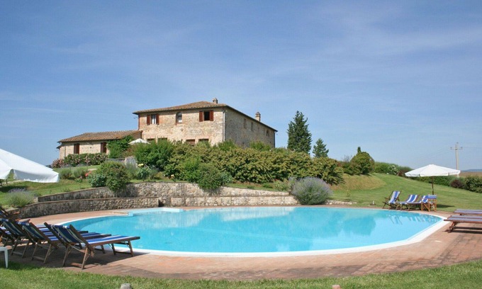 Monteroni d'Arbia Apartment | Cosy apartment for 7 people with pool, WIFI, close to Siena