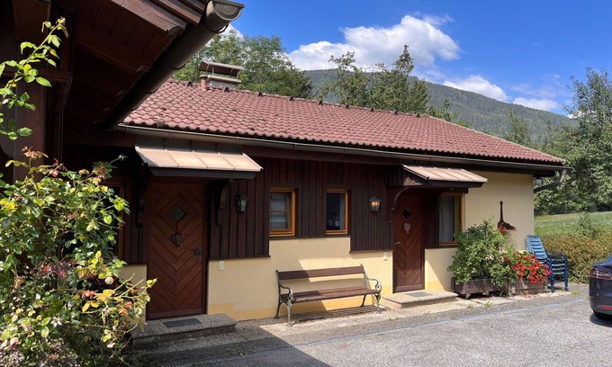 Treffen Villa | Cosy apartment in villa for 4 people with WIFI, TV, terrace and pets allowed