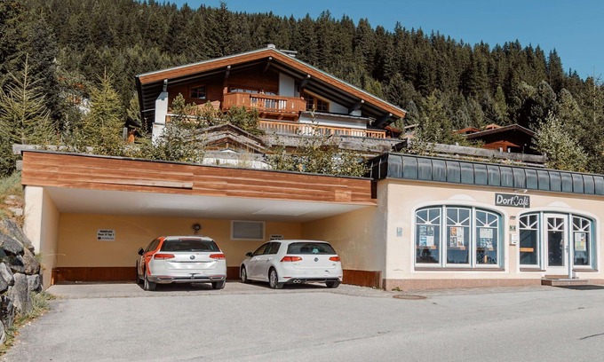 Konigsleiten Apartment | Cosy apartment for 6 guests with WIFI, TV and terrace