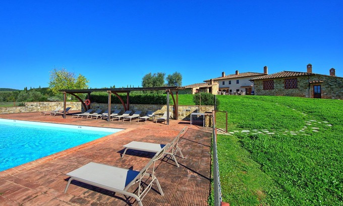 Castelnuovo Berardenga Apartment | Cosy apartment for 2 guests with A/C, pool, TV, panoramic view and parking, close to Siena