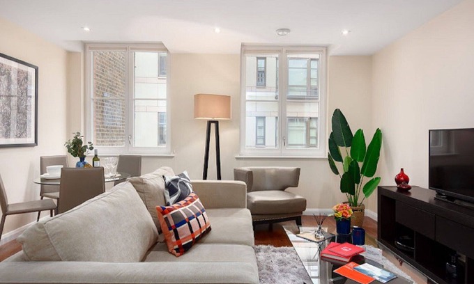 The City of London Apartment | Cosy apartment for 2 people with WIFI and TV