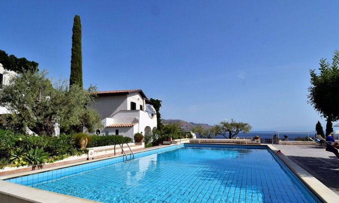 Mazzaro Apartment | Cosy apartment for 3 guests with A/C, pool, WIFI, terrace, pets allowed and parking