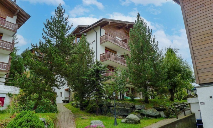 Graechen Apartment | Cosy apartment for 4 guests with TV, terrace and panoramic view