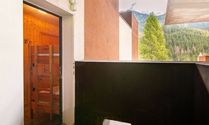 Mazzin Apartment | Cosy apartment for 4 guests with TV and balcony