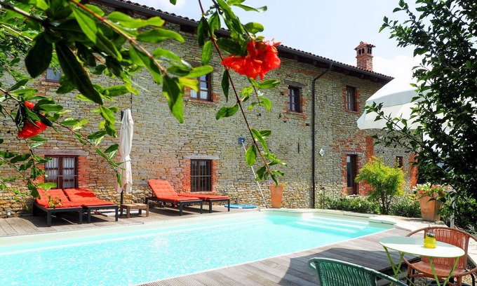 Bonvicino Apartment | Cosy apartment for 4 guests with pool, terrace and parking
