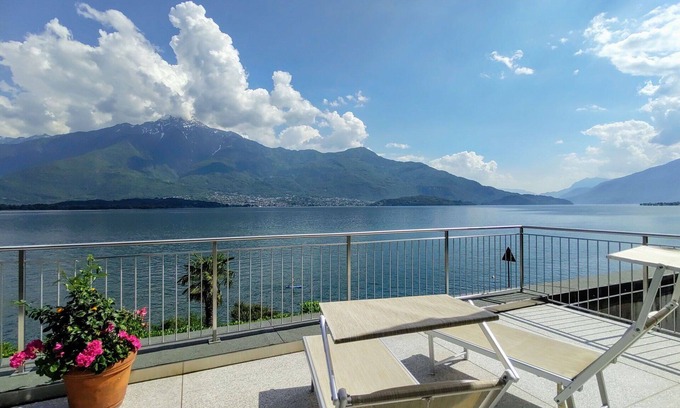 Gera Lario Apartment | Cosy apartment for 4 people with WIFI, A/C, TV, terrace and pets allowed